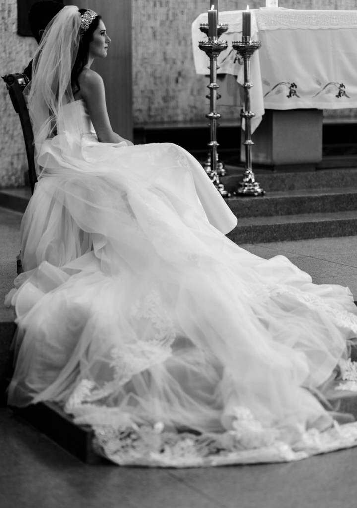 ALLSAINTS-CATHOLIC-CHURCH-LIVERPOOL-SYDNEY-WEDDING-PHOTOGRAPHY-ANELLOWEDDINGS-ELEGANT-GOWN