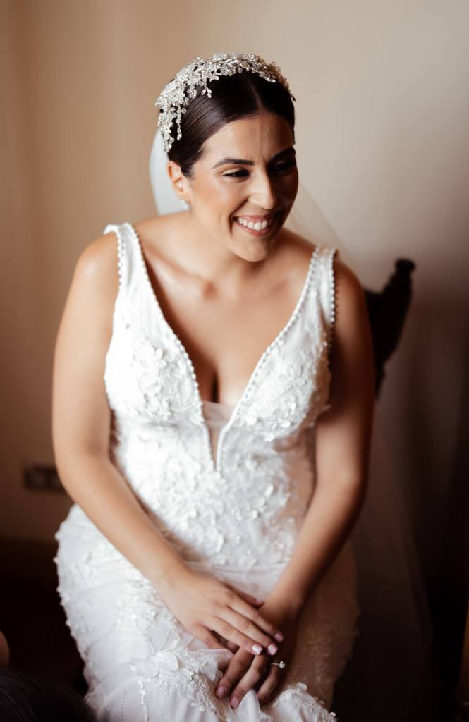 ANELLOWEDDINGS-SYDNEY-CANDID-PHOTOGRAPHER-BRIDES-HOUSE-GLOWING-BRIDE