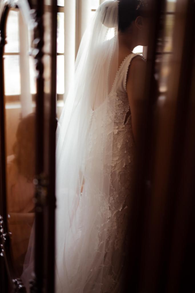 ANELLOWEDDINGS-SYDNEY-CANDID-PHOTOGRAPHER-BRIDES-HOUSE-REFLECTION-BRIDE