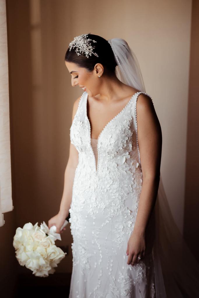 ANELLOWEDDINGS-SYDNEY-CANDID-PHOTOGRAPHER-BRIDES-HOUSE-SMILING-BRIDE