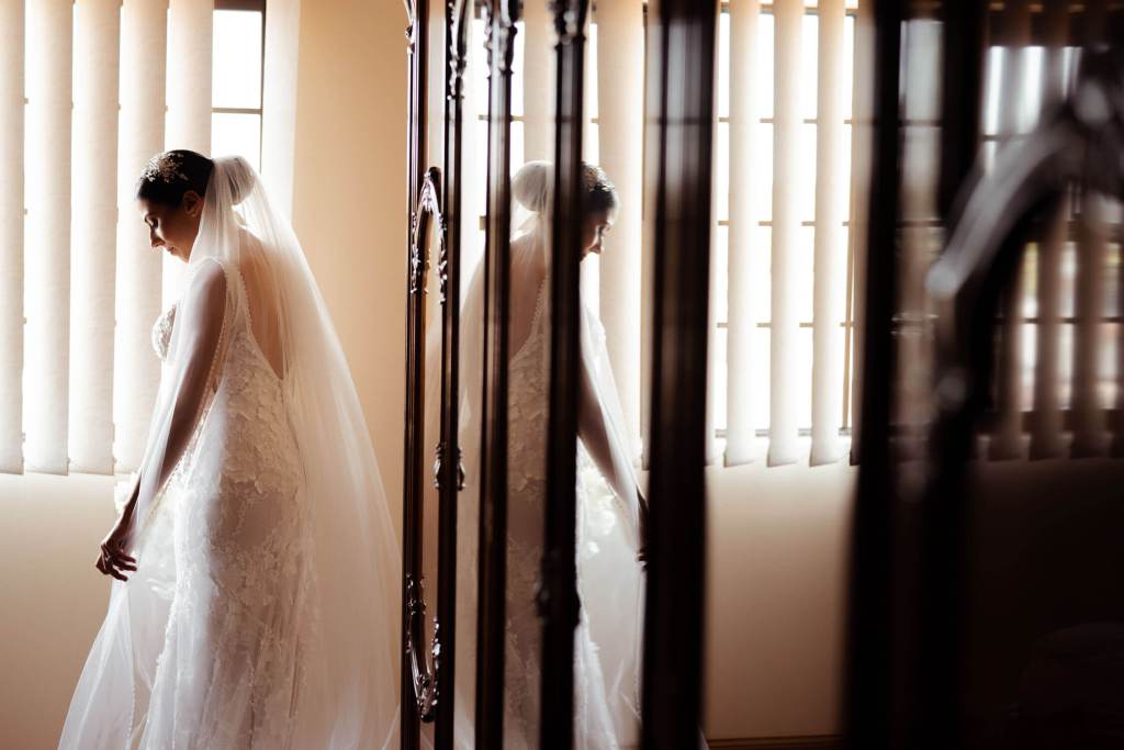 ANELLOWEDDINGS-SYDNEY-CANDID-PHOTOGRAPHER-BRIDES-HOUSE-REFLECTION-BRIDE