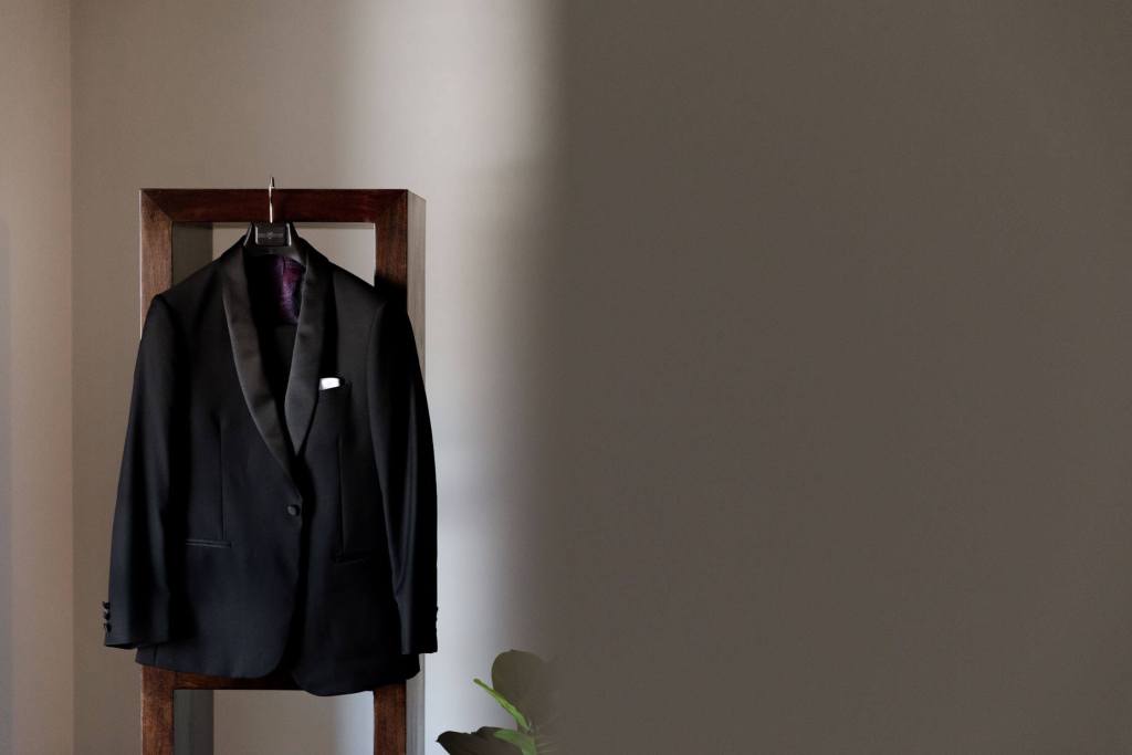 ANELLOWEDDINGS-SYDNEY-PHOTOGRAPHER-GROOMS-HOUSE-ROMAN-DANIELS-SUIT