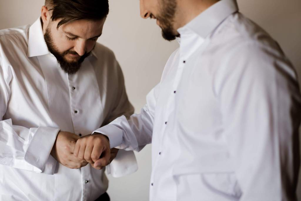 ANELLOWEDDINGS-SYDNEY-PHOTOGRAPHER-GROOMS-HOUSE-ROMAN-DANIELS-CUFFLINKS