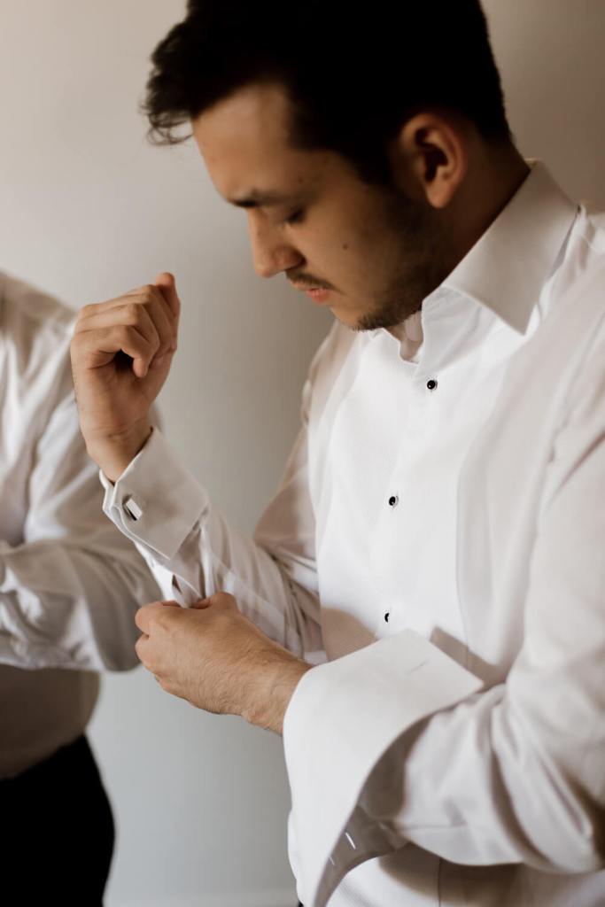 ANELLOWEDDINGS-SYDNEY-PHOTOGRAPHER-GROOMS-HOUSE-ROMAN-DANIELS-BOWTIE