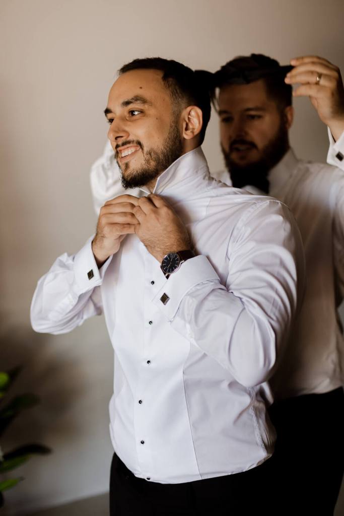 ANELLOWEDDINGS-SYDNEY-PHOTOGRAPHER-GROOMS-HOUSE-ROMAN-DANIELS-BOWTIE