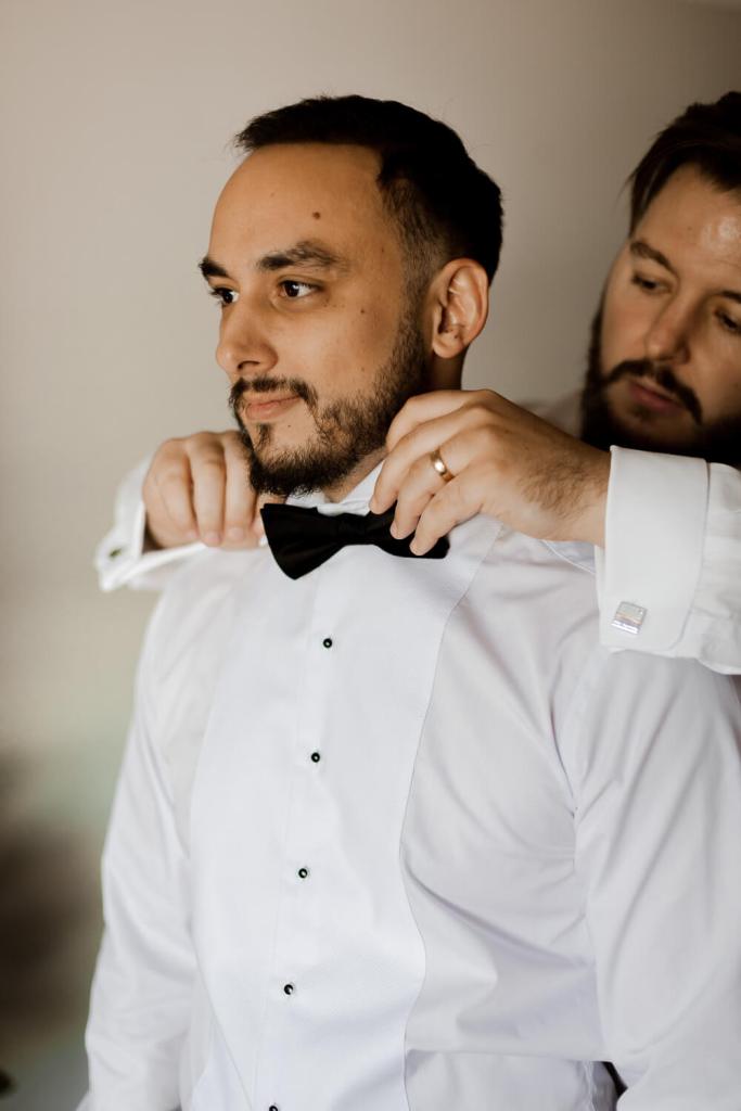 ANELLOWEDDINGS-SYDNEY-PHOTOGRAPHER-GROOMS-HOUSE-ROMAN-DANIELS-BOWTIE