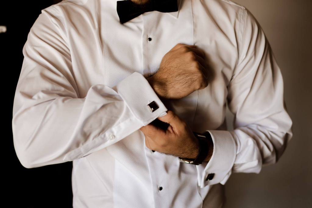 ANELLOWEDDINGS-SYDNEY-PHOTOGRAPHER-GROOMS-HOUSE-ROMAN-DANIELS-CUFFLINKS