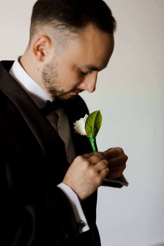 ANELLOWEDDINGS-SYDNEY-PHOTOGRAPHER-GROOMS-FLOWERS