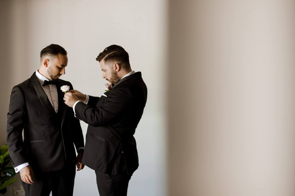 ANELLOWEDDINGS-SYDNEY-PHOTOGRAPHER-GROOMS-FLOWERS