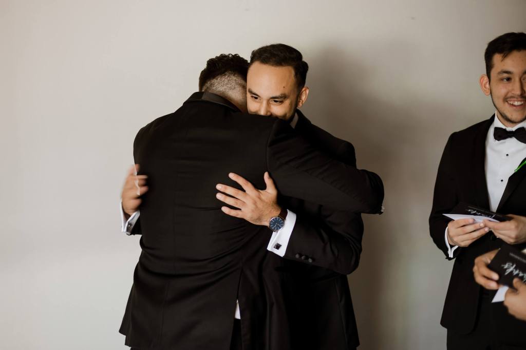 ANELLOWEDDINGS-SYDNEY-PHOTOGRAPHER-GROOMSMAN-HUG