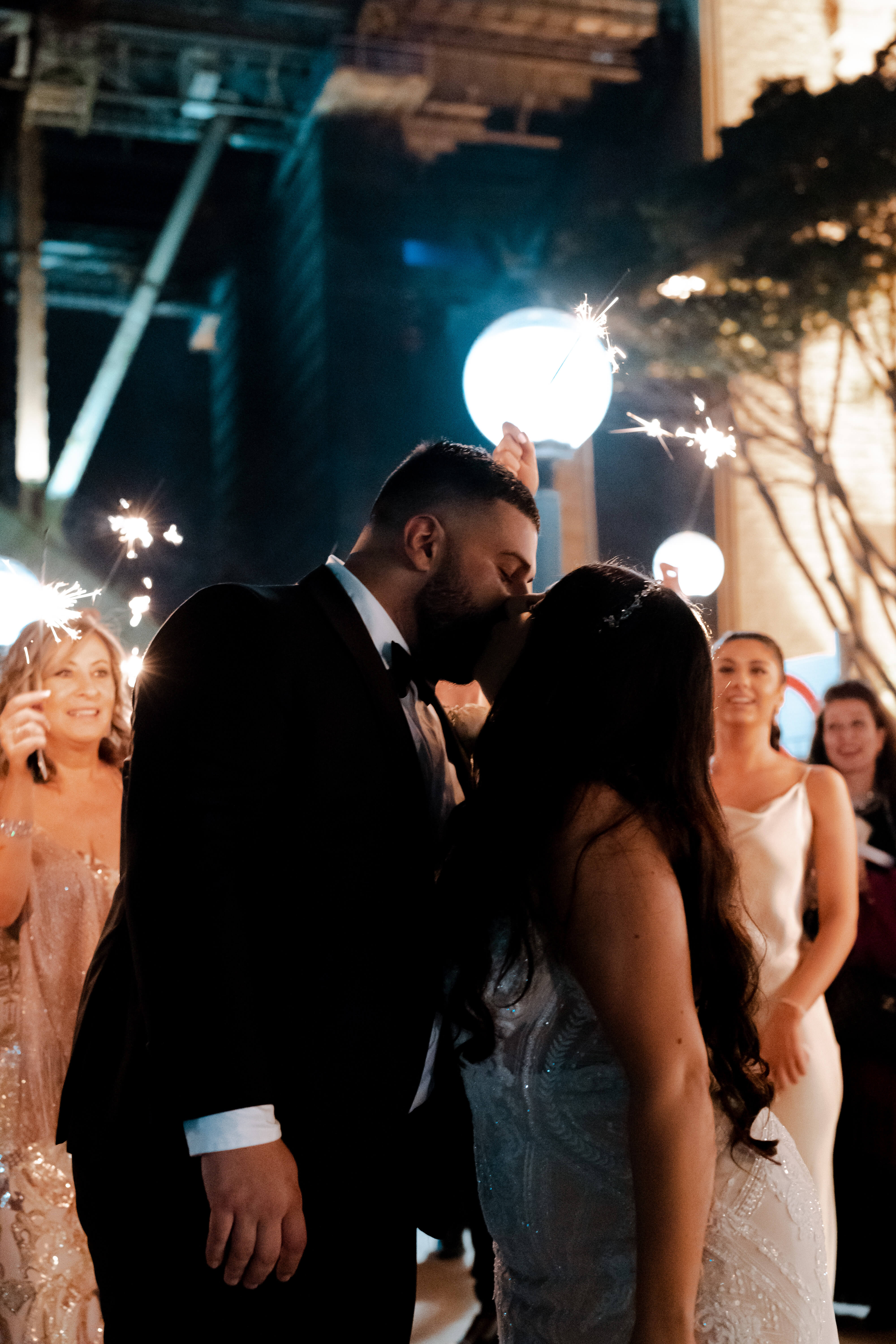 ANELLOWEDDINGS-SYDNEY-WEDDING-LOCATIONS-BRIDAL-SHOOT-WEDDING-SPARKLERS-TESTIMONIALS