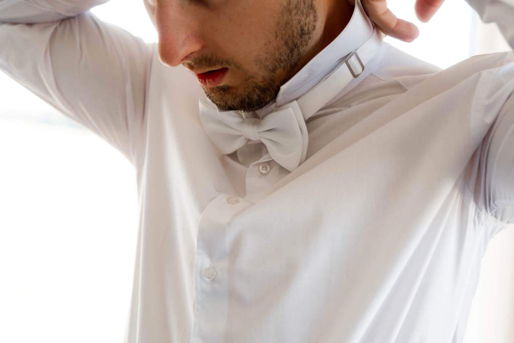 ANELLOWEDDINGS-SYDNEY-WEDDINGS-WILLIAM-INGLIS-HOTEL-WEDDING-BOWTIE