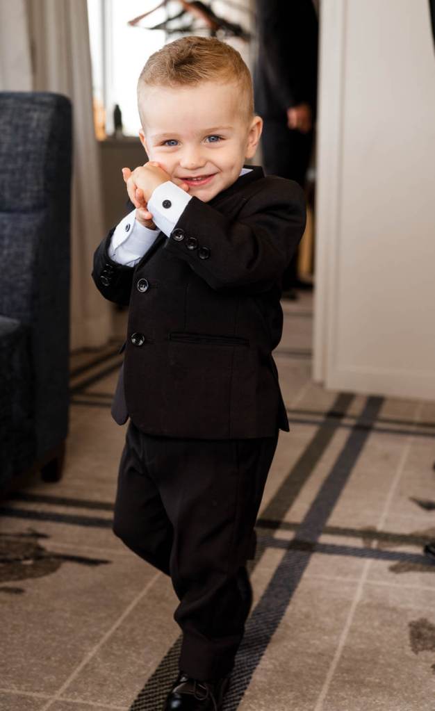 ANELLOWEDDINGS-SYDNEY-WEDDINGS-WILLIAM-INGLIS-HOTEL-PAGEBOY
