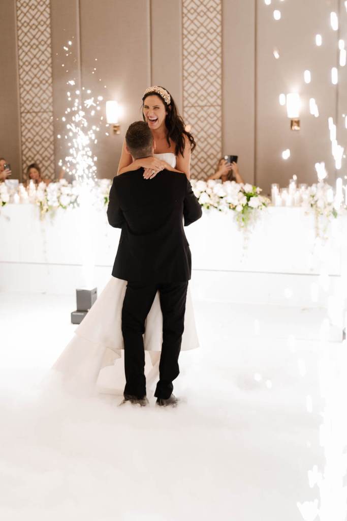 NOVELLA-ON-THE-PARK-ABBOTSBURY-SYDNEY-WEDDING-PHOTOGRAPHER-ANELLOWEDDINGS-FIRST-DANCE