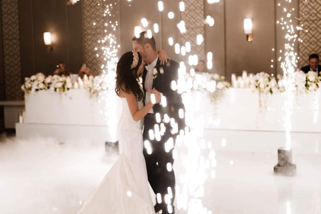 NOVELLA-ON-THE-PARK-ABBOTSBURY-SYDNEY-WEDDING-PHOTOGRAPHER-ANELLOWEDDINGS-WEDDING-SPARKLERS