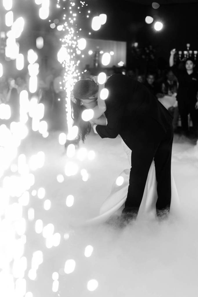 NOVELLA-ON-THE-PARK-ABBOTSBURY-SYDNEY-WEDDING-PHOTOGRAPHER-ANELLOWEDDINGS-WEDDING-SPARKLERS