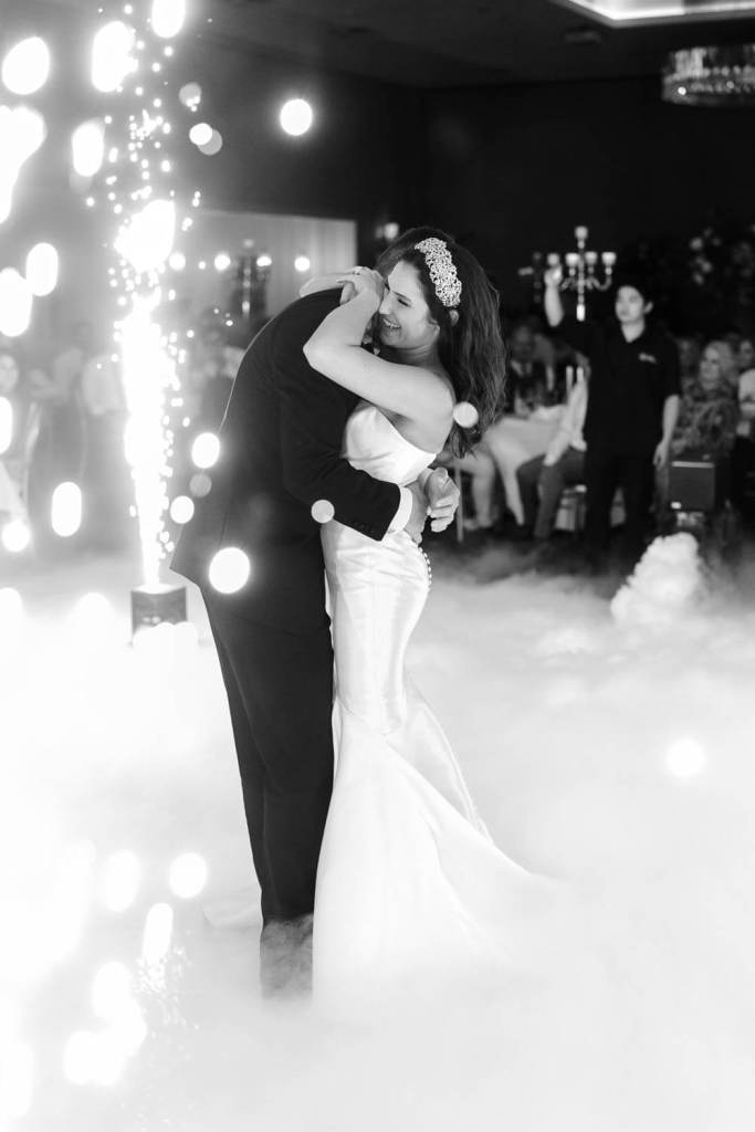 NOVELLA-ON-THE-PARK-ABBOTSBURY-SYDNEY-WEDDING-PHOTOGRAPHER-ANELLOWEDDINGS-FIRST-DANCE