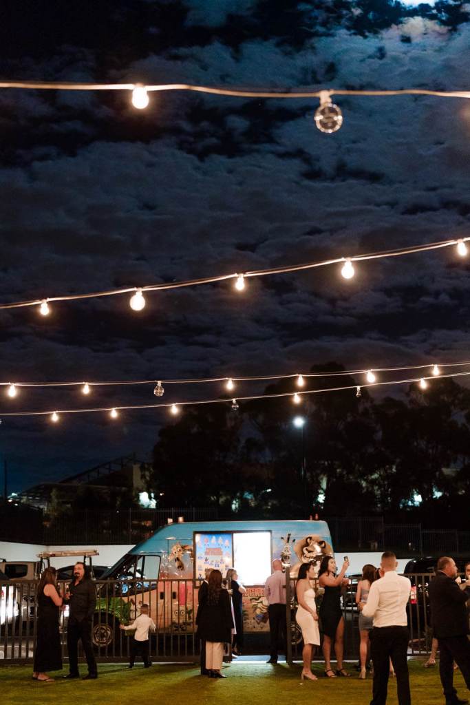 NOVELLA-ON-THE-PARK-ABBOTSBURY-SYDNEY-WEDDING-PHOTOGRAPHER-ANELLOWEDDINGS-ICECREAM-TRUCK-HIRE