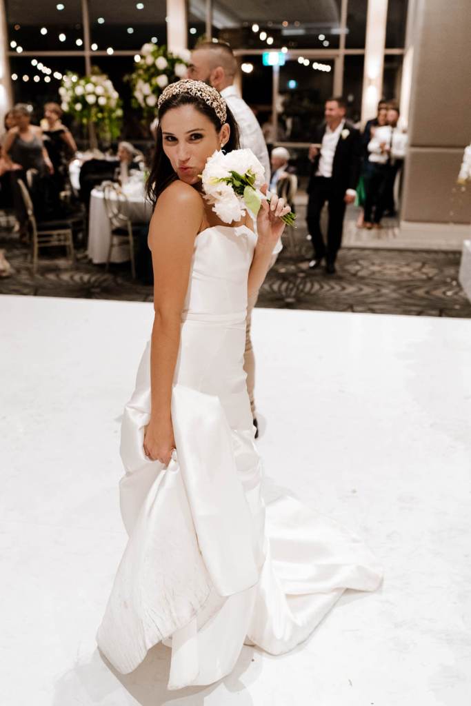 NOVELLA-ON-THE-PARK-ABBOTSBURY-SYDNEY-WEDDING-PHOTOGRAPHER-ANELLOWEDDINGS-BOUQUET-THROW