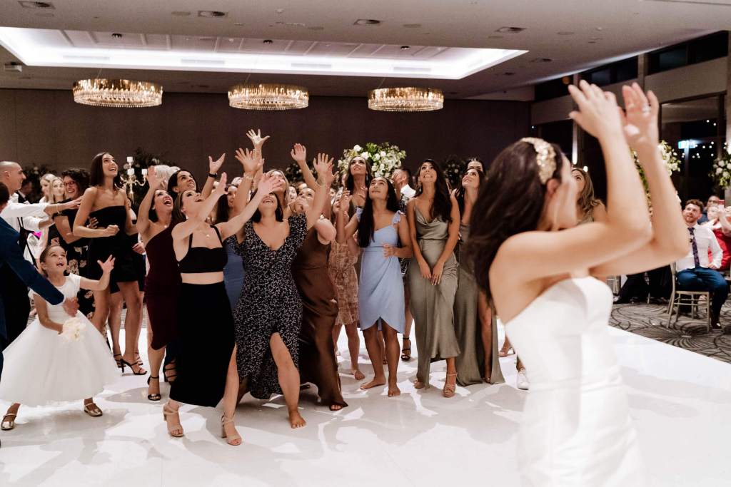 NOVELLA-ON-THE-PARK-ABBOTSBURY-SYDNEY-WEDDING-PHOTOGRAPHER-ANELLOWEDDINGS-BOUQUET-THROW