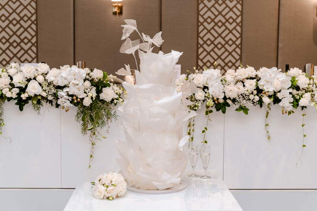 NOVELLA-ON-THE-PARK-ABBOTSBURY-SYDNEY-WEDDING-PHOTOGRAPHER-ANELLOWEDDINGS-WEDDING-CAKE