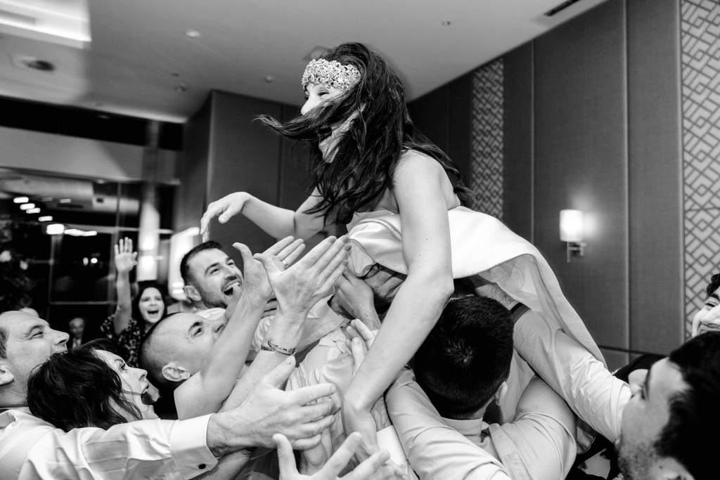 NOVELLA-ON-THE-PARK-ABBOTSBURY-SYDNEY-WEDDING-PHOTOGRAPHER-ANELLOWEDDINGS-BRIDE-STAGE-DIVE