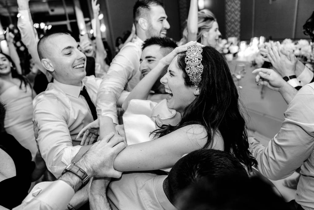 NOVELLA-ON-THE-PARK-ABBOTSBURY-SYDNEY-WEDDING-PHOTOGRAPHER-ANELLOWEDDINGS-BRIDE-STAGE-DIVE