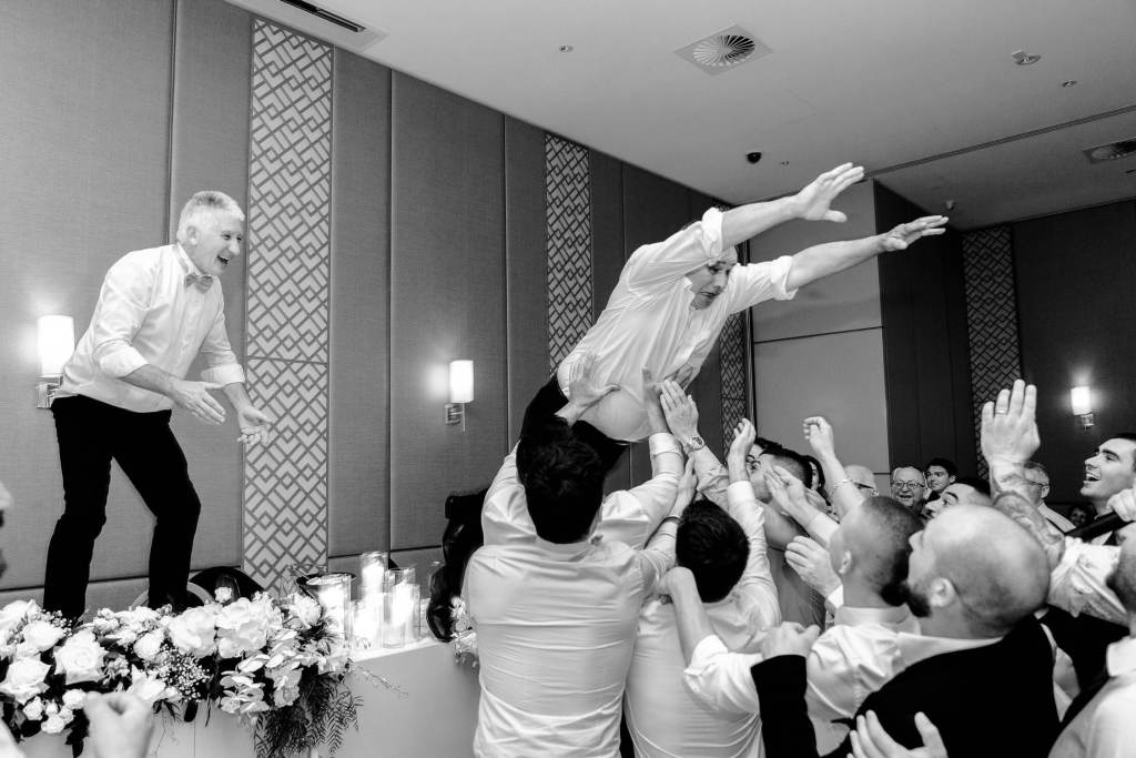 NOVELLA-ON-THE-PARK-ABBOTSBURY-SYDNEY-WEDDING-PHOTOGRAPHER-ANELLOWEDDINGS-BRIDE-STAGE-DIVE