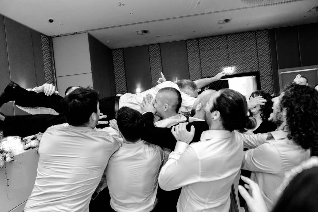 NOVELLA-ON-THE-PARK-ABBOTSBURY-SYDNEY-WEDDING-PHOTOGRAPHER-ANELLOWEDDINGS-WEDDING-STAGE-DIVE