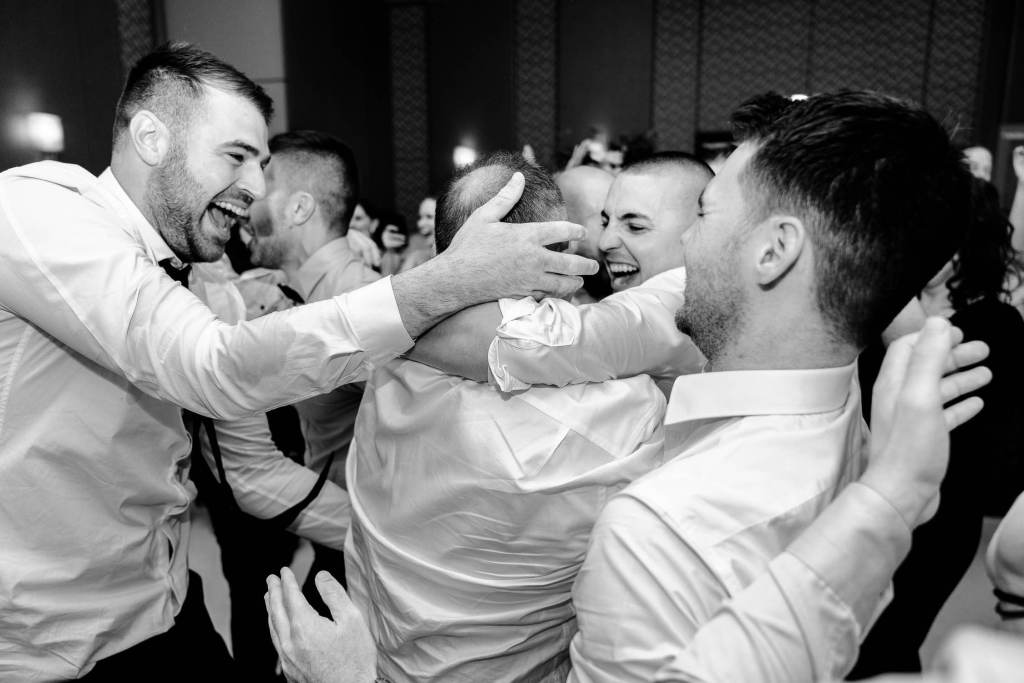 NOVELLA-ON-THE-PARK-ABBOTSBURY-SYDNEY-WEDDING-PHOTOGRAPHER-ANELLOWEDDINGS-WEDDING-STAGE-DIVE