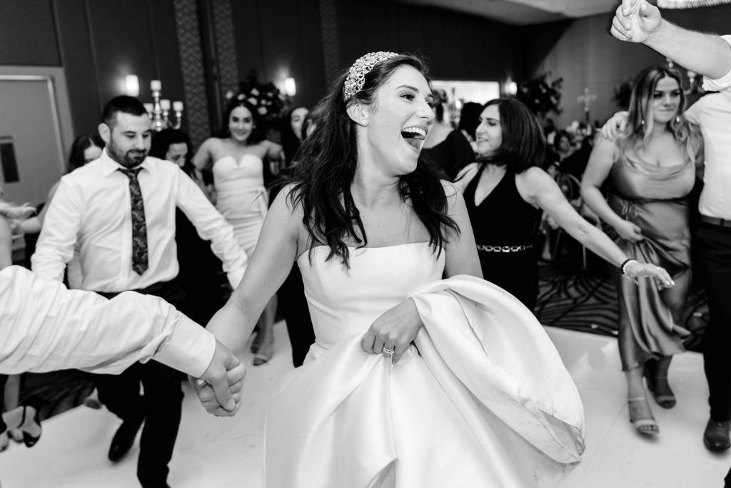 NOVELLA-ON-THE-PARK-ABBOTSBURY-SYDNEY-WEDDING-PHOTOGRAPHER-ANELLOWEDDINGS-GUESTS-DANCING