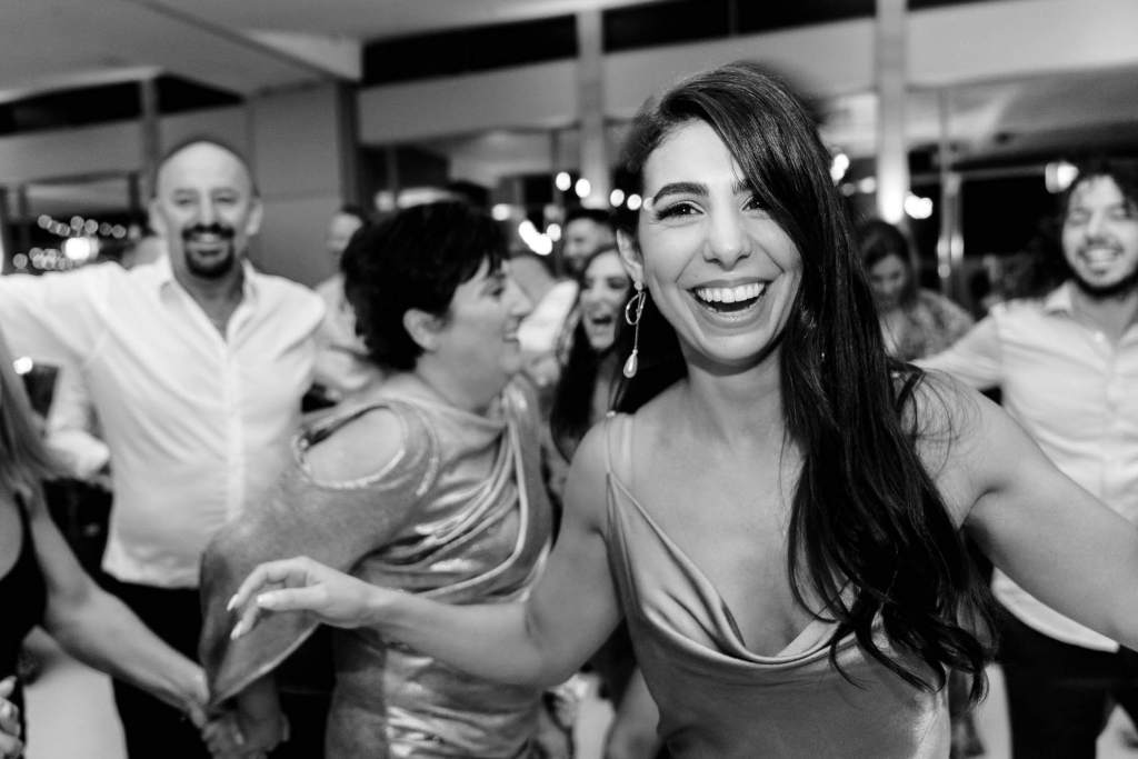 NOVELLA-ON-THE-PARK-ABBOTSBURY-SYDNEY-WEDDING-PHOTOGRAPHER-ANELLOWEDDINGS-GUESTS-DANCING