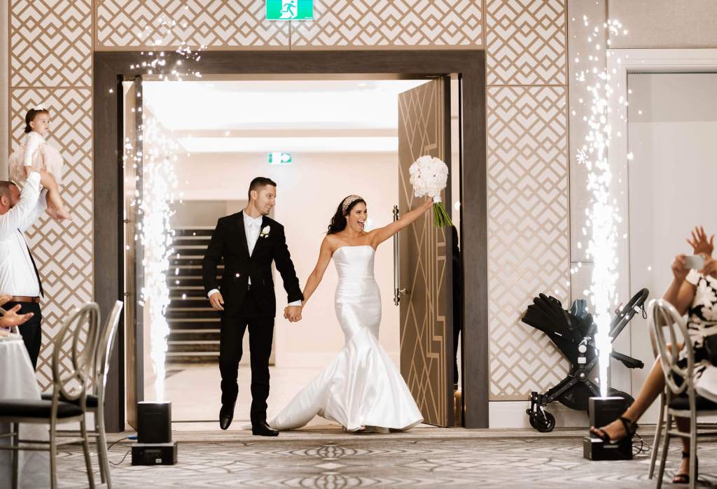 NOVELLA-ON-THE-PARK-ABBOTSBURY-SYDNEY-WEDDING-PHOTOGRAPHER-ANELLOWEDDINGS-WEDDING-ENTRANCE-IDEAS