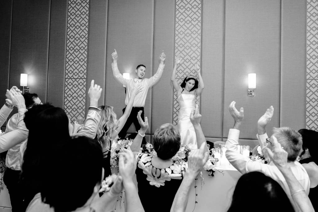 NOVELLA-ON-THE-PARK-ABBOTSBURY-SYDNEY-WEDDING-PHOTOGRAPHER-ANELLOWEDDINGS-BRIDE-AND-GROOM-TABLE-DANCING