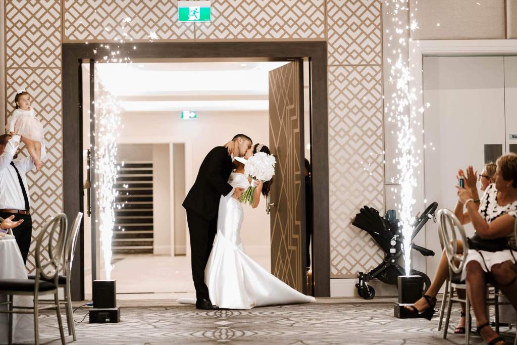 NOVELLA-ON-THE-PARK-ABBOTSBURY-SYDNEY-WEDDING-PHOTOGRAPHER-ANELLOWEDDINGS-WEDDING-ENTRANCE-IDEAS