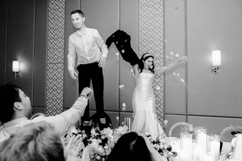 NOVELLA-ON-THE-PARK-ABBOTSBURY-SYDNEY-WEDDING-PHOTOGRAPHER-ANELLOWEDDINGS-BRIDE-AND-GROOM-TABLE-DANCING