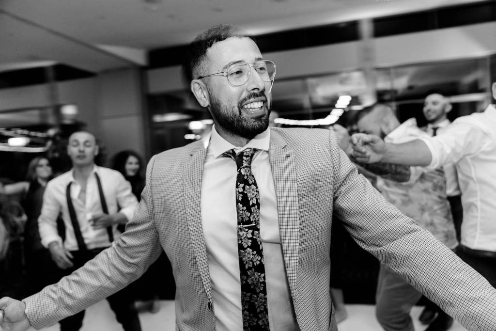 NOVELLA-ON-THE-PARK-ABBOTSBURY-SYDNEY-WEDDING-PHOTOGRAPHER-ANELLOWEDDINGS-GUESTS-DANCING