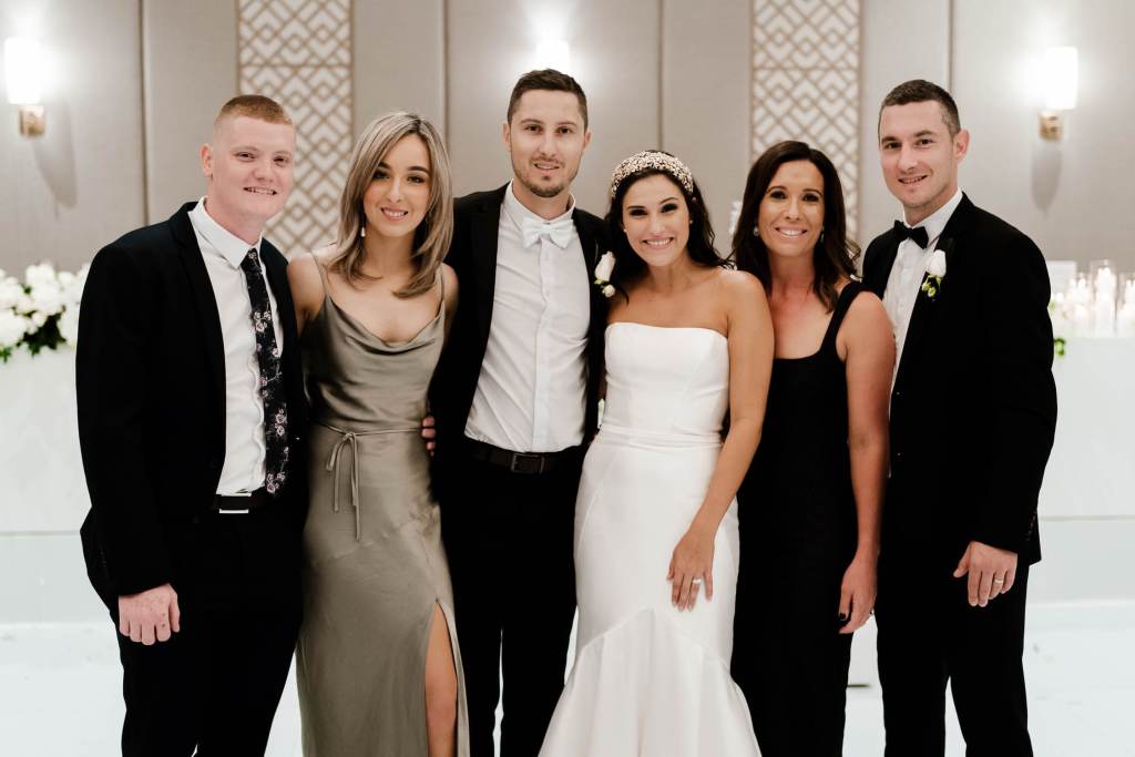 NOVELLA-ON-THE-PARK-ABBOTSBURY-SYDNEY-WEDDING-PHOTOGRAPHER-ANELLOWEDDINGS-WEDDING-BRIDE-AND-GROOM-CAKE