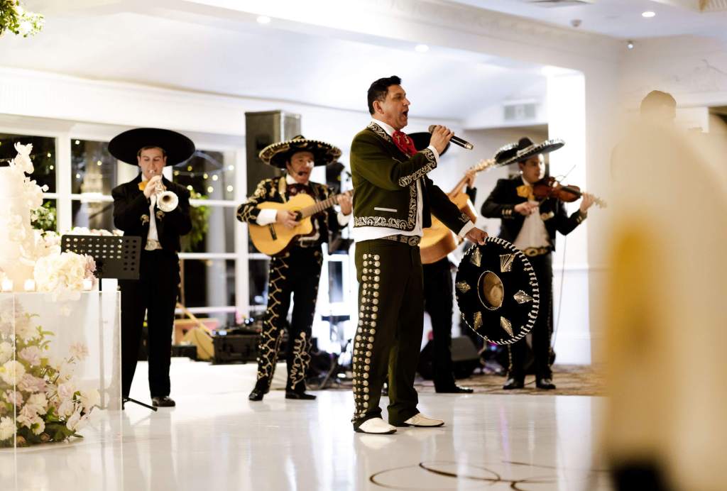 OATLANDS-HOUSE-GARDEN-NAVARRA-VENUES-SYDNEY-WEDDING-PHOTOGRAPHER-ANELLOWEDDINGS-MARIACHI-BAND-SYDNEY