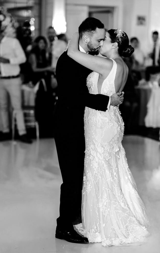 OATLANDS-HOUSE-GARDEN-NAVARRA-VENUES-SYDNEY-WEDDING-PHOTOGRAPHER-ANELLOWEDDINGS-FIRST-DANCE-SONGS