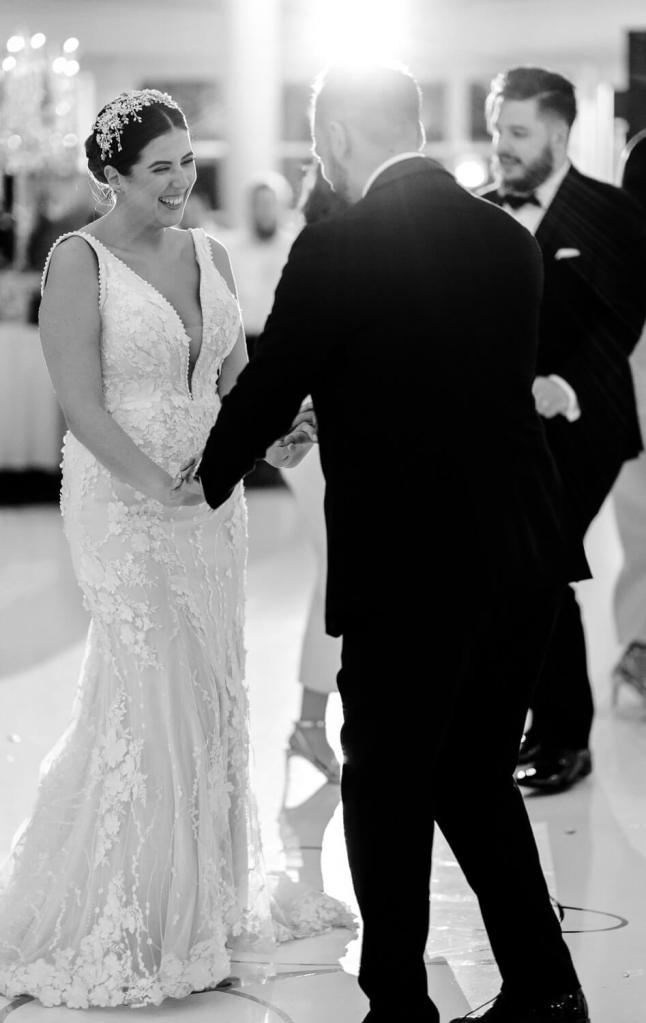 OATLANDS-HOUSE-GARDEN-NAVARRA-VENUES-SYDNEY-WEDDING-PHOTOGRAPHER-ANELLOWEDDINGS-FIRST-DANCE