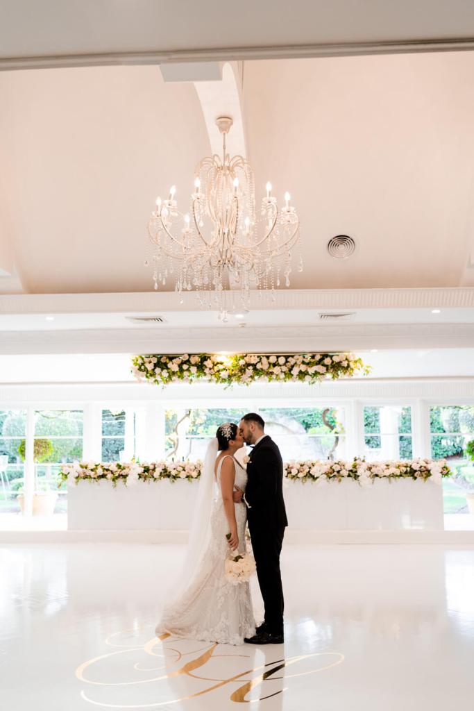 OATLANDS-HOUSE-GARDEN-NAVARRA-VENUES-SYDNEY-WEDDING-PHOTOGRAPHER-ANELLOWEDDINGS-GARDEN-SIMPLE-KING-TABLE