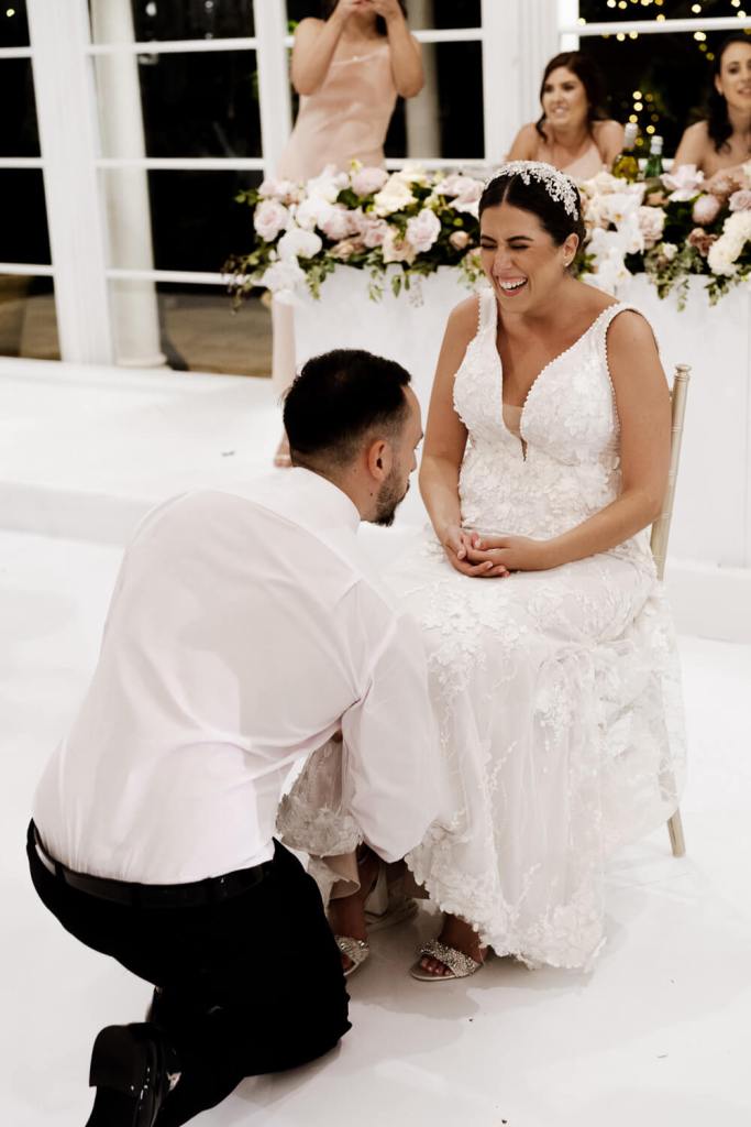 OATLANDS-HOUSE-GARDEN-NAVARRA-VENUES-SYDNEY-WEDDING-PHOTOGRAPHER-ANELLOWEDDINGS-SYDNEY-GARTER-THROW