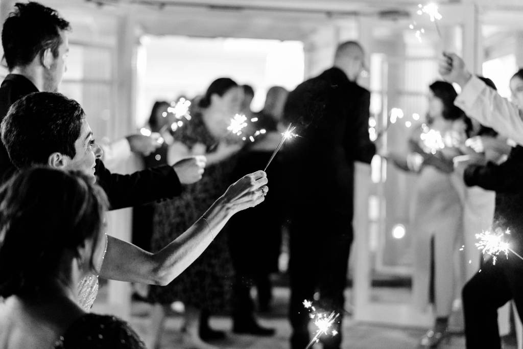 OATLANDS-HOUSE-GARDEN-NAVARRA-VENUES-SYDNEY-WEDDING-PHOTOGRAPHER-ANELLOWEDDINGS-SYDNEY-WEDDING-SPARKLERS