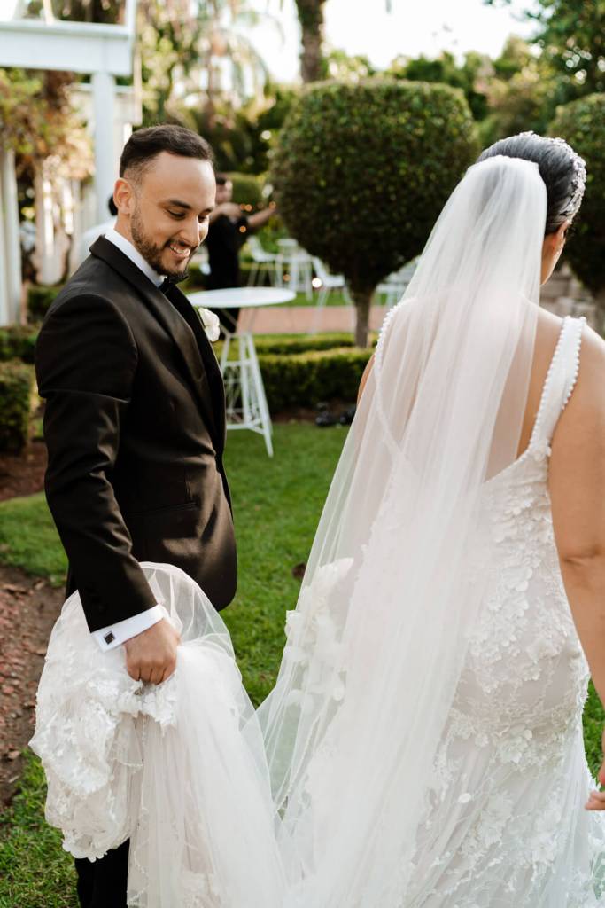 OATLANDS-HOUSE-GARDEN-NAVARRA-VENUES-SYDNEY-WEDDING-PHOTOGRAPHER-ANELLOWEDDINGS-DREAMY-COUPLE