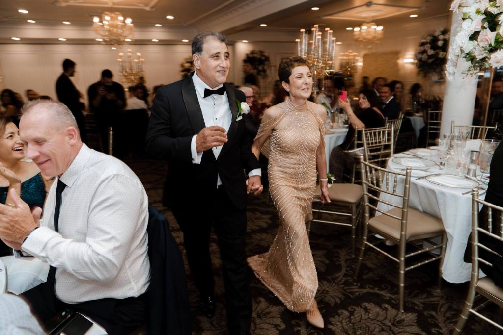 OATLANDS-HOUSE-GARDEN-NAVARRA-VENUES-SYDNEY-WEDDING-PHOTOGRAPHER-ANELLOWEDDINGS-PARENTS-WEDDING-ENTRANCE