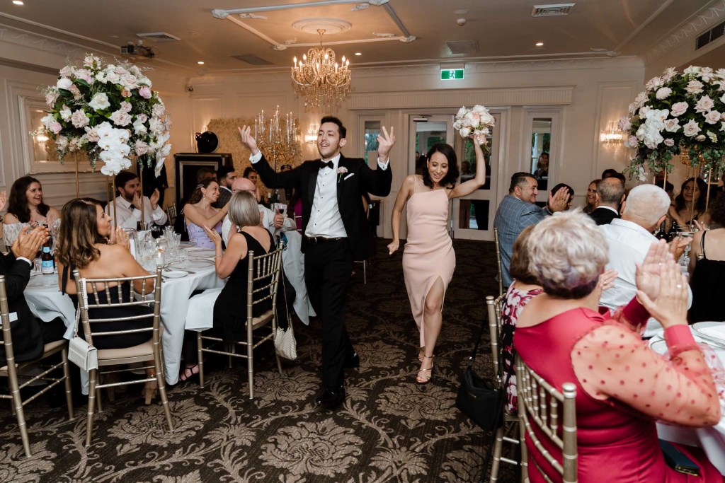 OATLANDS-HOUSE-GARDEN-NAVARRA-VENUES-SYDNEY-WEDDING-PHOTOGRAPHER-ANELLOWEDDINGS-BRIDAL-PARTY-ENTRANCES