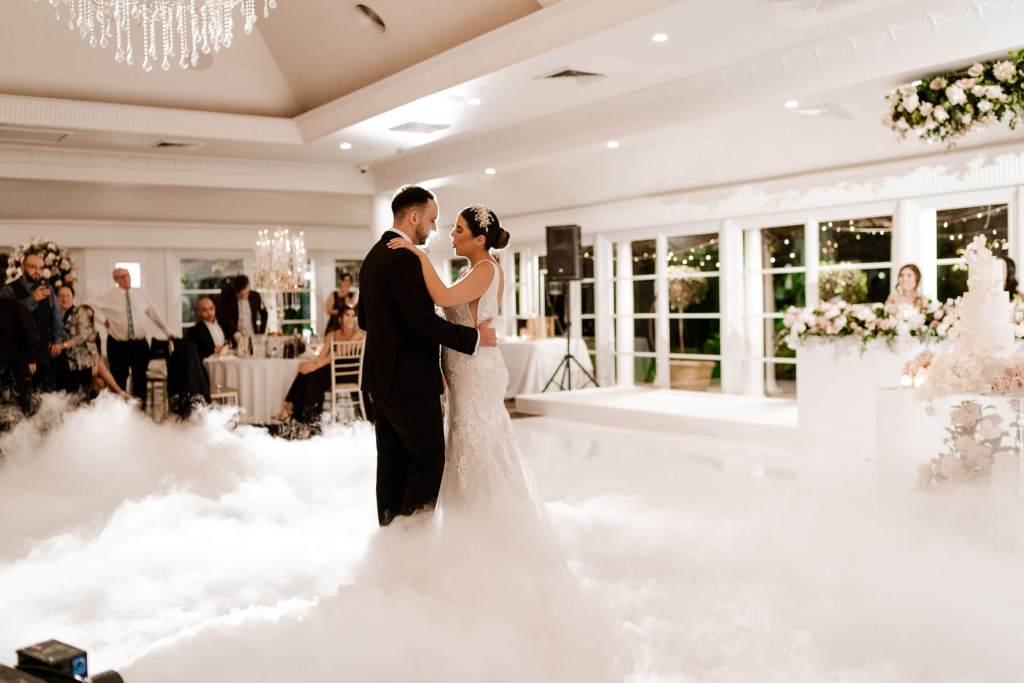 OATLANDS-HOUSE-GARDEN-NAVARRA-VENUES-SYDNEY-WEDDING-PHOTOGRAPHER-ANELLOWEDDINGS-FIRST-DANCE