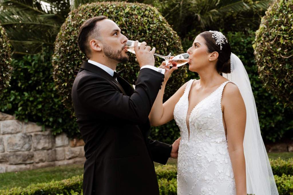 OATLANDS-HOUSE-GARDEN-NAVARRA-VENUES-SYDNEY-WEDDING-PHOTOGRAPHER-ANELLOWEDDINGS-TIMELESS-GARDEN-BRIDAL-SHOOT-CHEERS