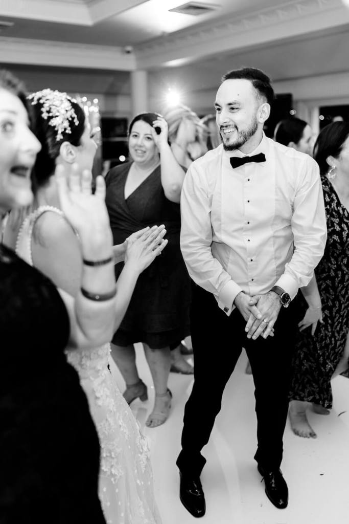 OATLANDS-HOUSE-GARDEN-NAVARRA-VENUES-SYDNEY-WEDDING-PHOTOGRAPHER-ANELLOWEDDINGS-SYDNEY-GUEST-DANCING-PHOTOS